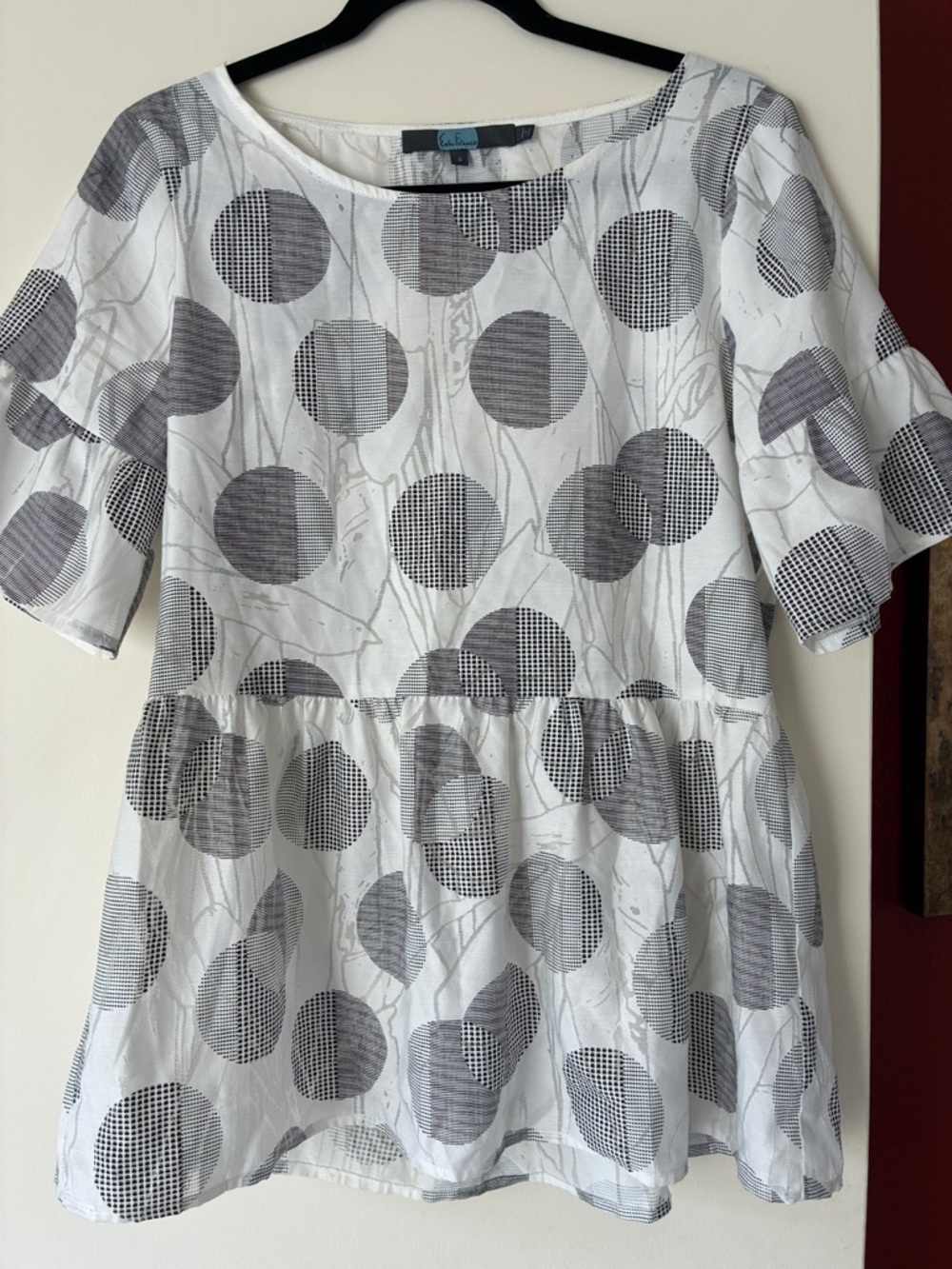 Short sleeve white with black circle pattern, peblum shirt